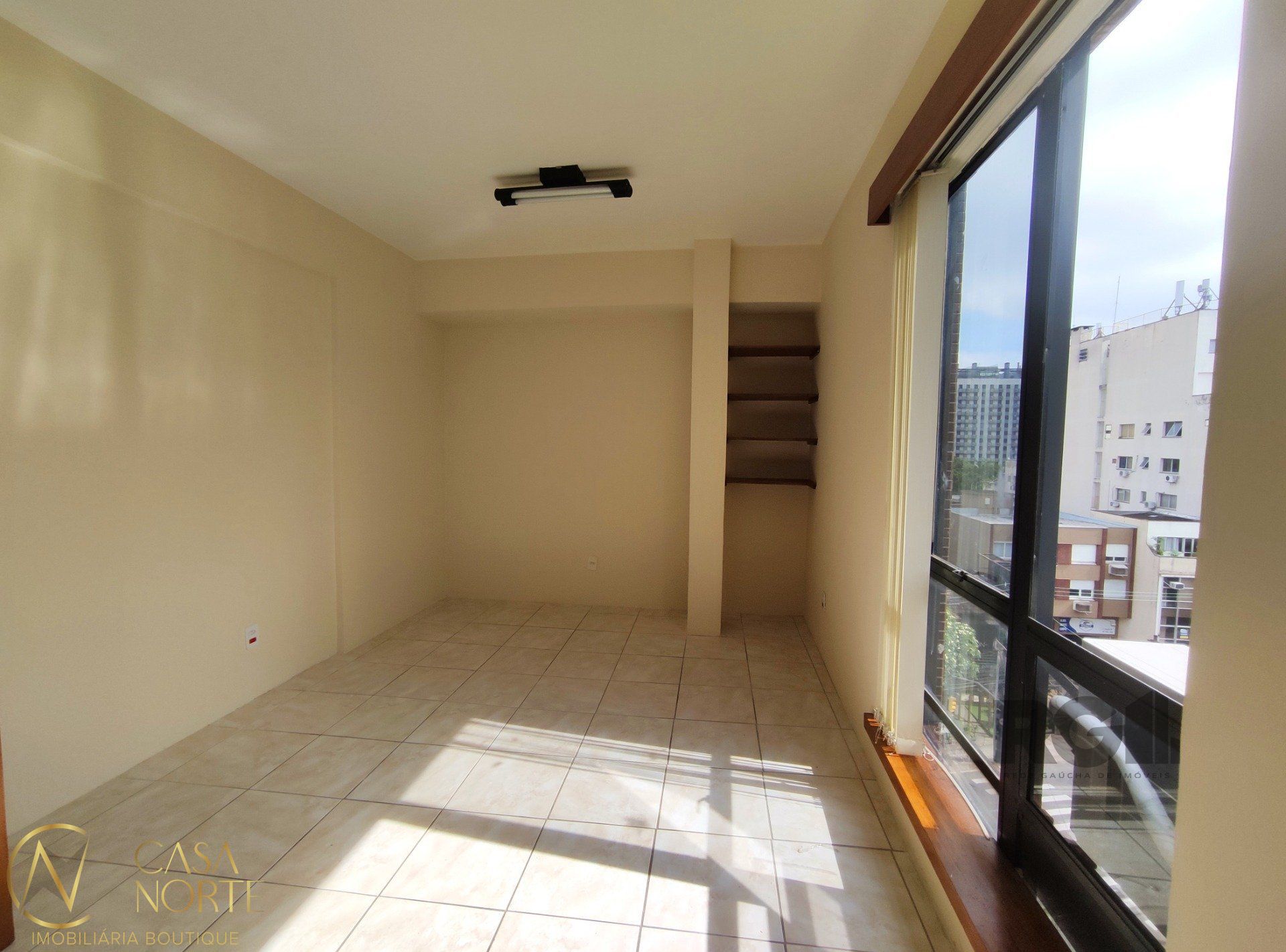 Sala Comercial à venda , 24m², Avenida Coronel Lucas de Oliveira no bairro Petrópolis em Porto Alegre