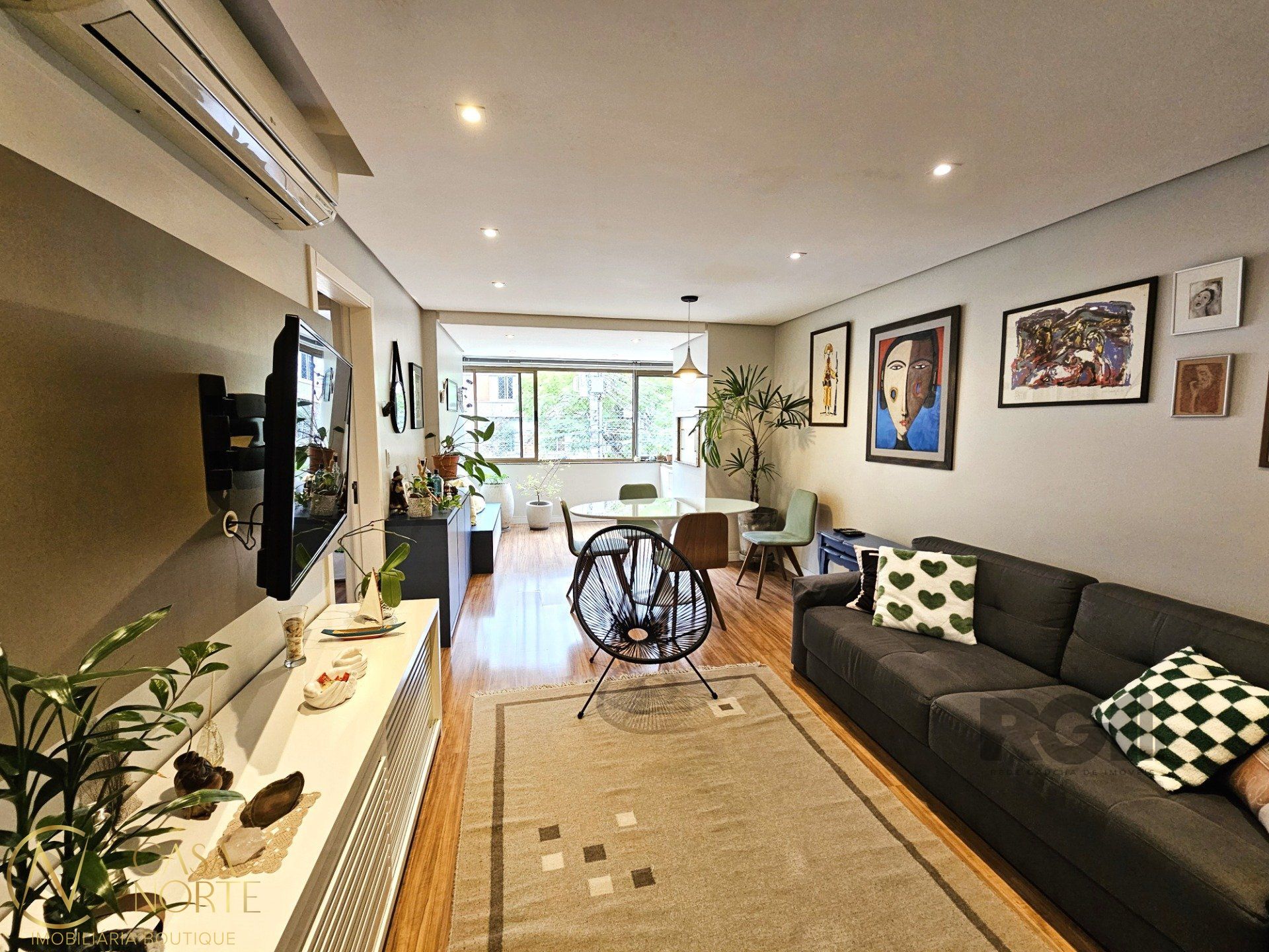 Apartamento à venda com 2 quartos, 84m², 1 suíte, 1 vaga, Rua Carazinho no bairro Petrópolis em Porto Alegre