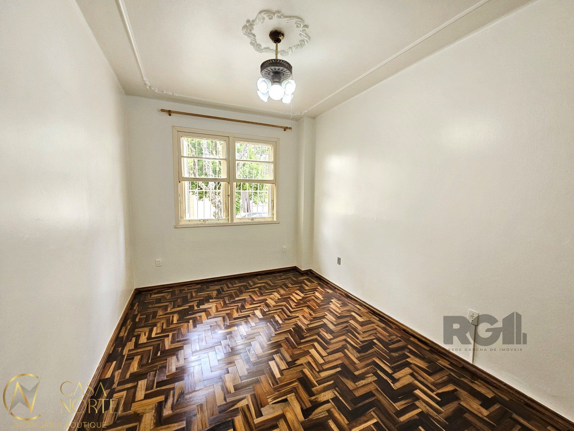 Apartamento à venda com 2 quartos, 52m², Avenida Guido Mondin no bairro São Geraldo em Porto Alegre
