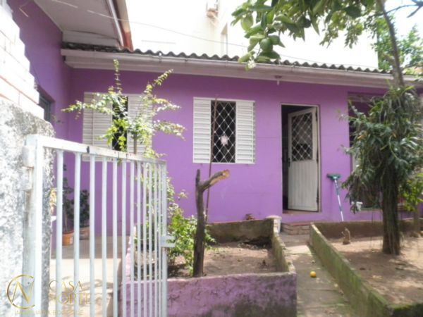 Casa à venda com 3 quartos, 150m², 2 vagas, Rua Doutor Ernesto Ludwig no bairro Chácara das Pedras em Porto Alegre