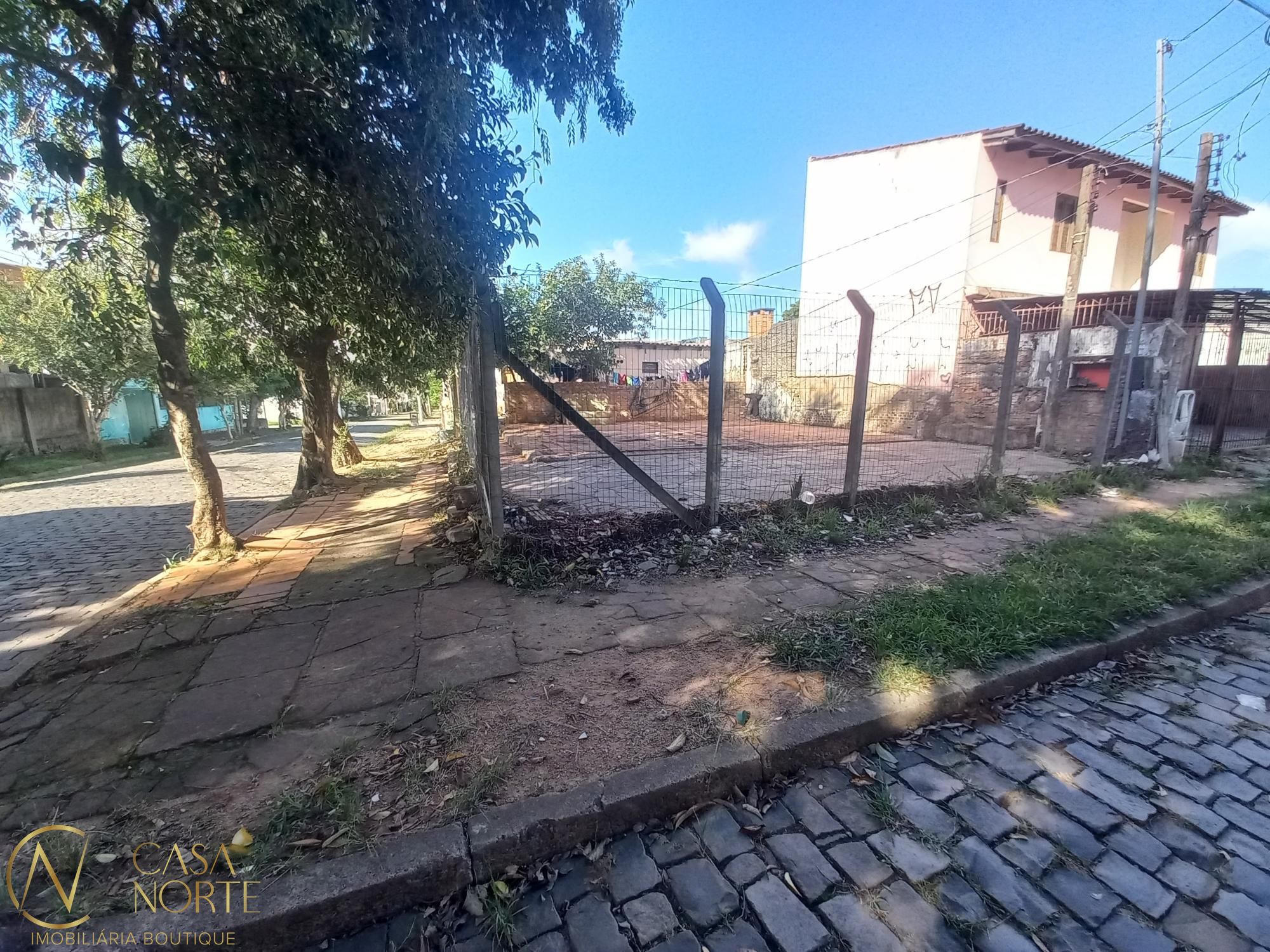 Terreno à venda  com 220m², Rua João Pedro Buneder no bairro Vila Nova em Porto Alegre