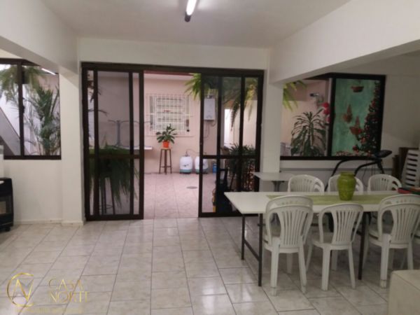 Casa à venda com 2 quartos, 435m², 3 vagas, Travessa Americo Silveira no bairro Cristo Redentor em Porto Alegre