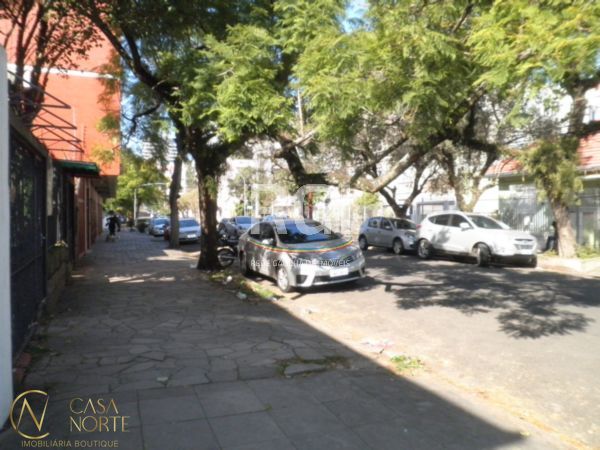 Terreno à venda  com 252m², Rua Dona Eugenia no bairro Santa Cecília em Porto Alegre