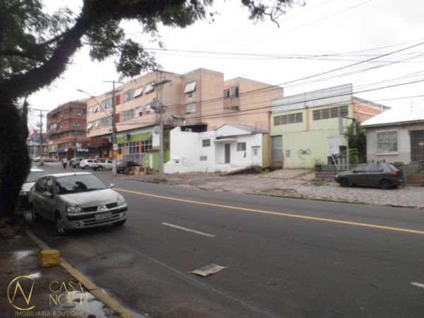 Terreno à venda  com 350m², 4 vagas, Avenida do Forte no bairro Vila Ipiranga em Porto Alegre