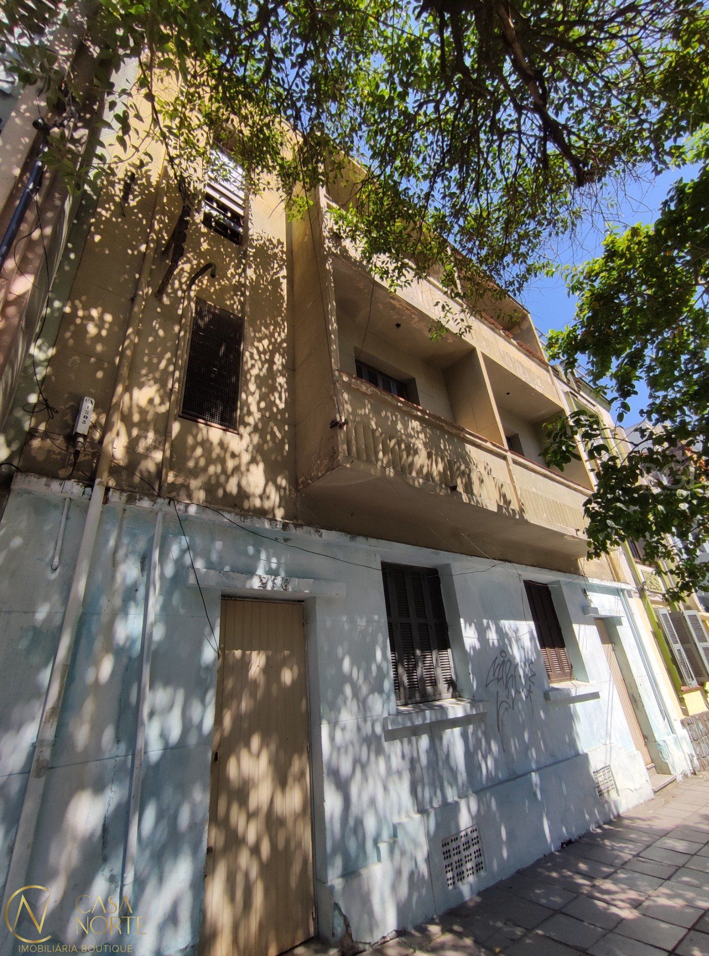 Terreno à venda  com 350m², Avenida Desembargador Andre da Rocha no bairro Centro Histórico em Porto Alegre