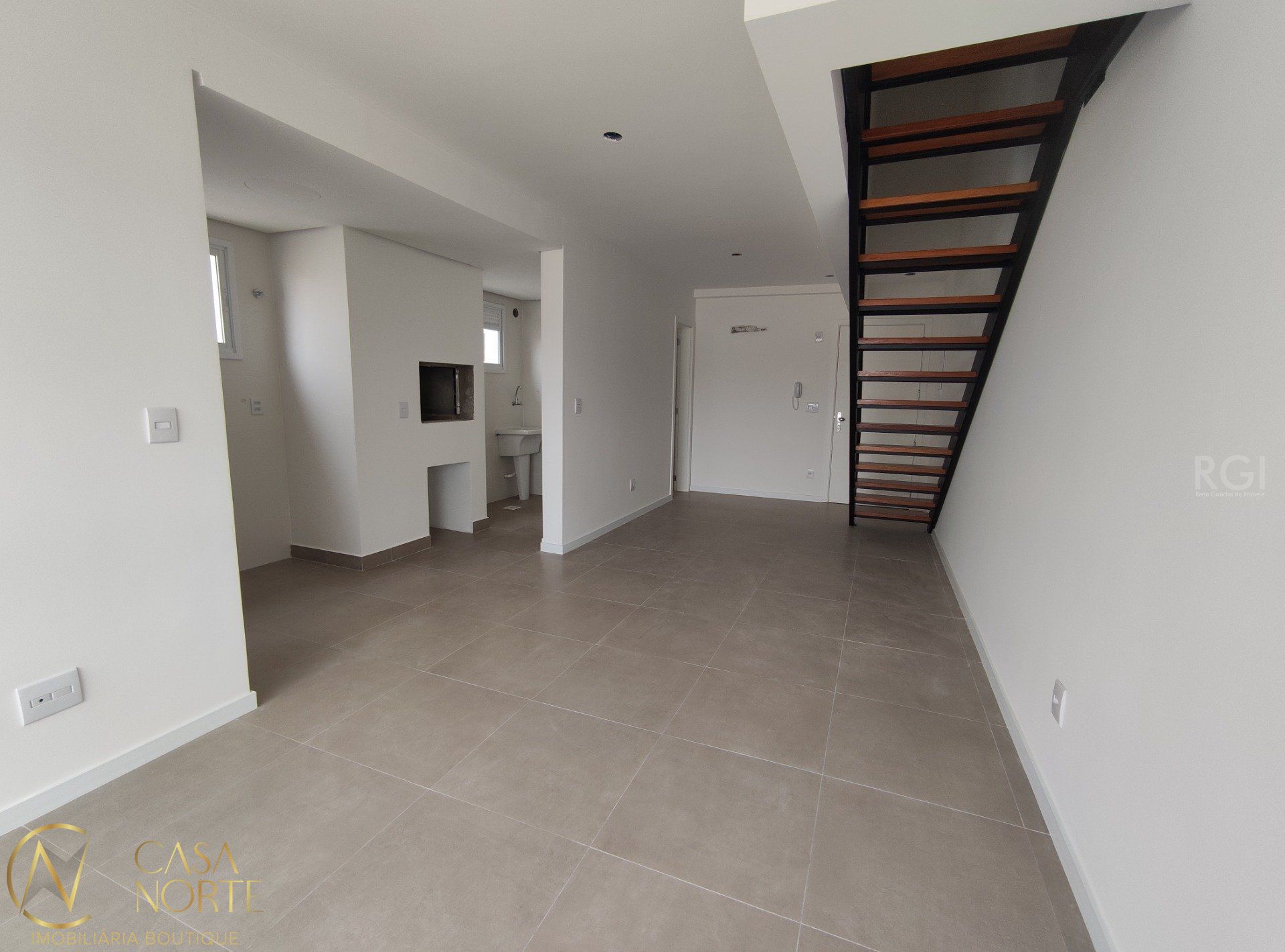 Duplex à venda com 2 quartos, 83m², 2 suítes, 2 vagas, Rua Riveira no bairro Petrópolis em Porto Alegre