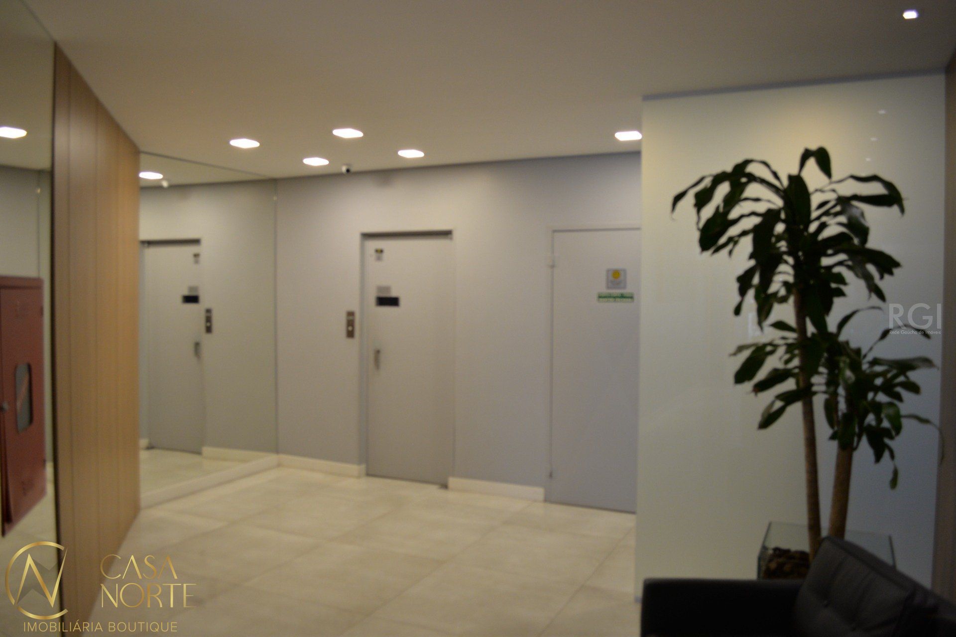 Sala Comercial à venda , 20m², Avenida Cristóvão Colombo no bairro Floresta em Porto Alegre
