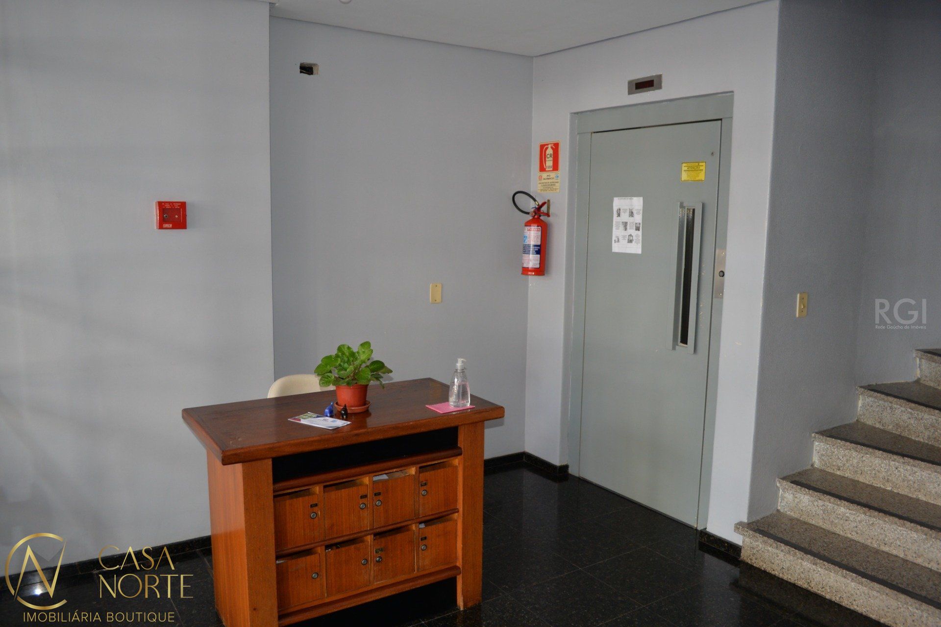 Sala Comercial à venda , 85m², Rua Cancio Gomes no bairro Floresta em Porto Alegre