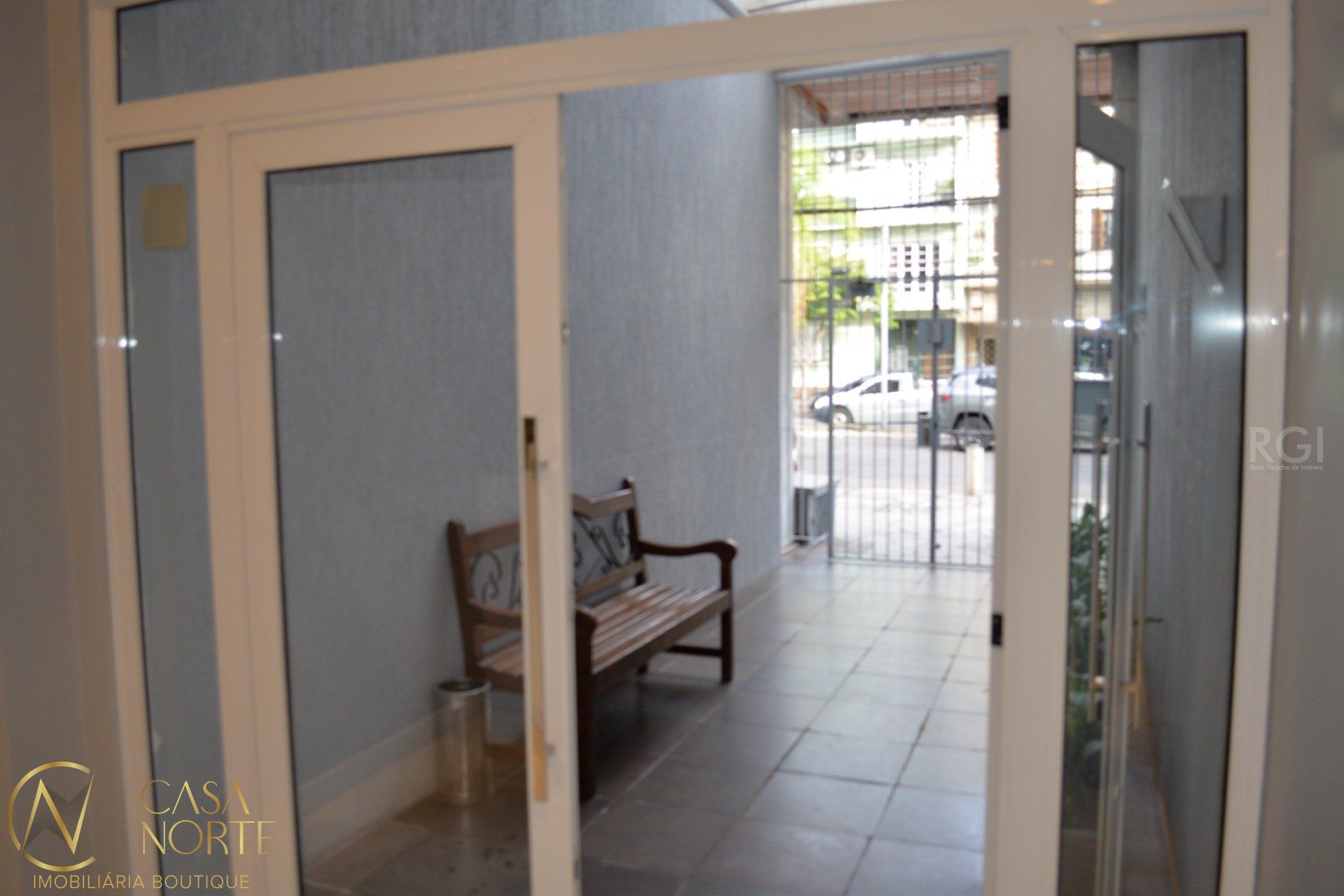 Sala Comercial à venda , 21m², Avenida Cristóvão Colombo no bairro Floresta em Porto Alegre