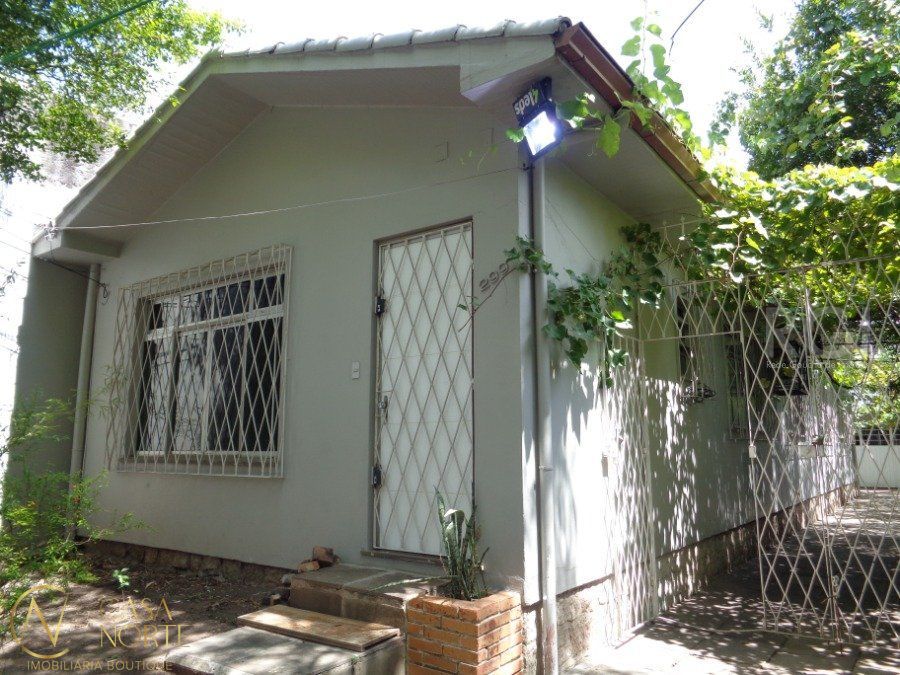 Casa à venda com 3 quartos, 200m², 2 vagas, Rua Arabutan no bairro Navegantes em Porto Alegre