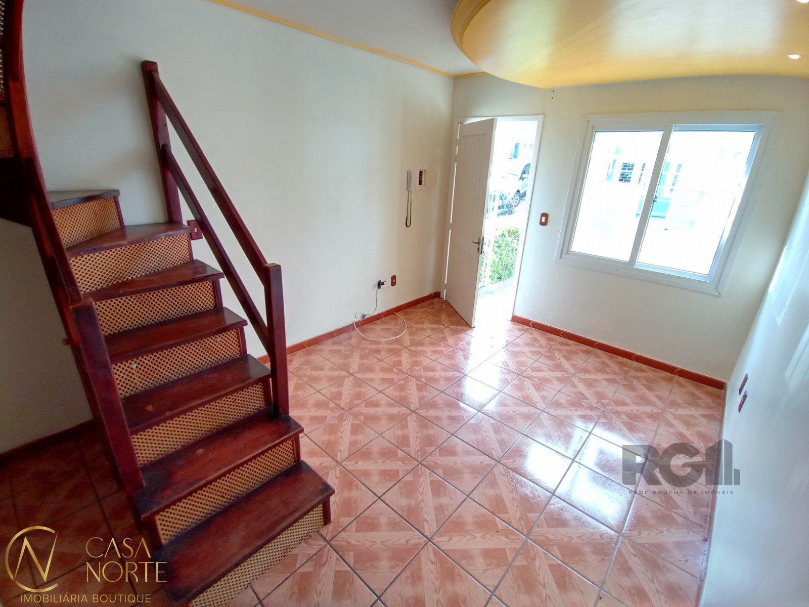 Sobrado à venda com 2 quartos, 79m², 1 suíte, 1 vaga, Rua Ney da Gama Ahrends no bairro Morro Santana em Porto Alegre