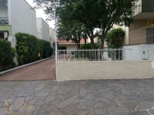 Casa à venda com 2 quartos, 435m², 3 vagas, Travessa Americo Silveira no bairro Cristo Redentor em Porto Alegre