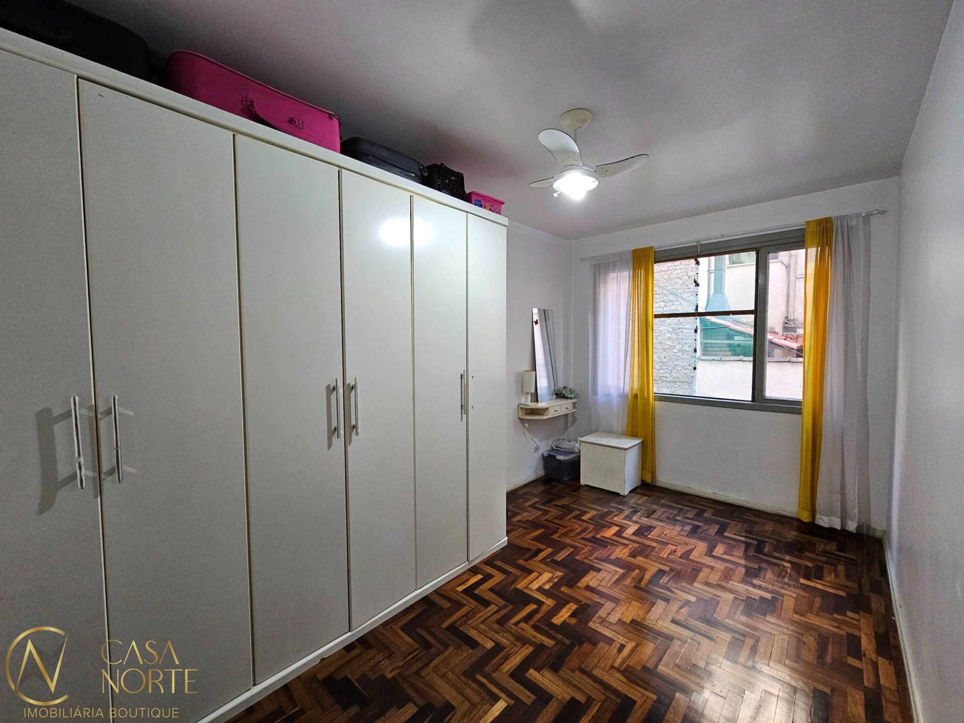 Apartamento à venda com 2 quartos, 57m², Rua Laurindo no bairro Santana em Porto Alegre