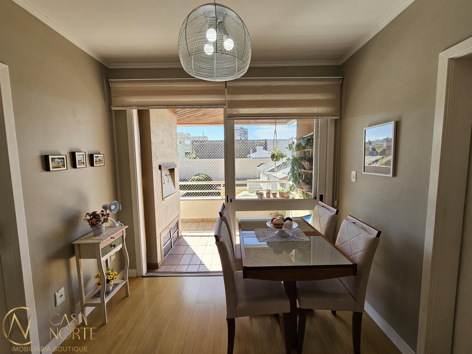 Apartamento à venda com 2 quartos, 69m², 1 vaga, Rua Visconde do Rio Branco no bairro Floresta em Porto Alegre