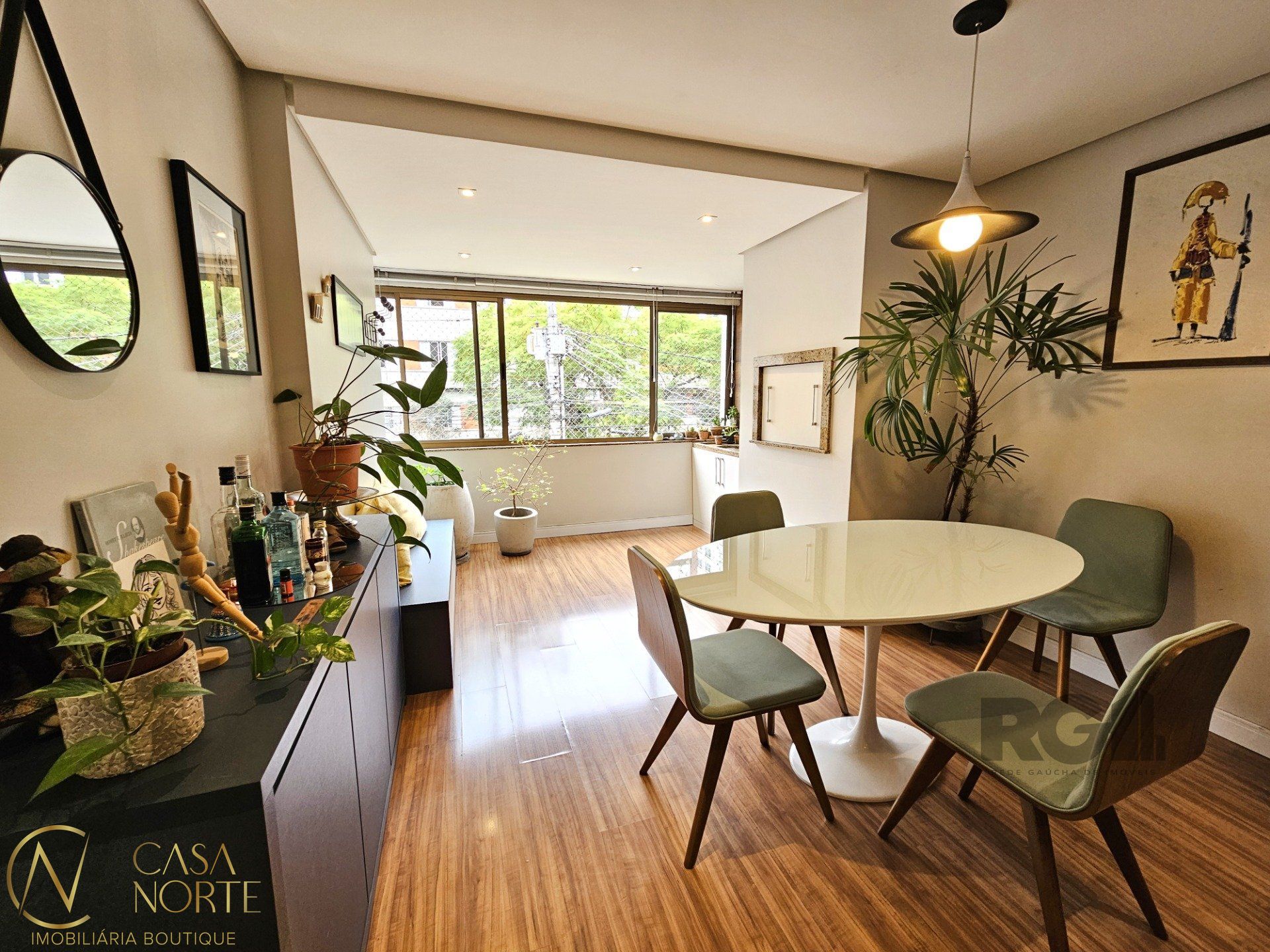 Apartamento à venda com 2 quartos, 84m², 1 suíte, 1 vaga, Rua Carazinho no bairro Petrópolis em Porto Alegre