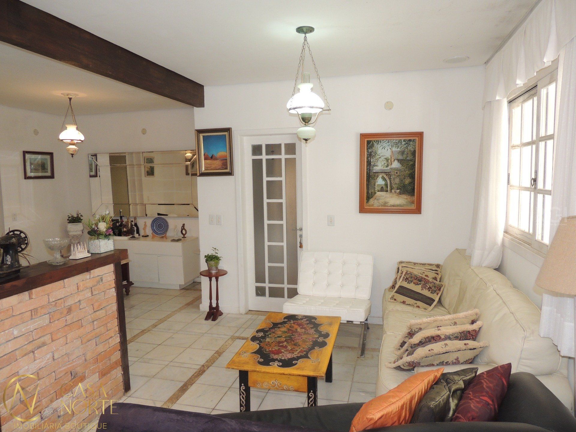 Sobrado à venda com 3 quartos, 300m², 2 suítes, 2 vagas, Avenida General Barreto Viana no bairro Chácara das Pedras em Porto Alegre