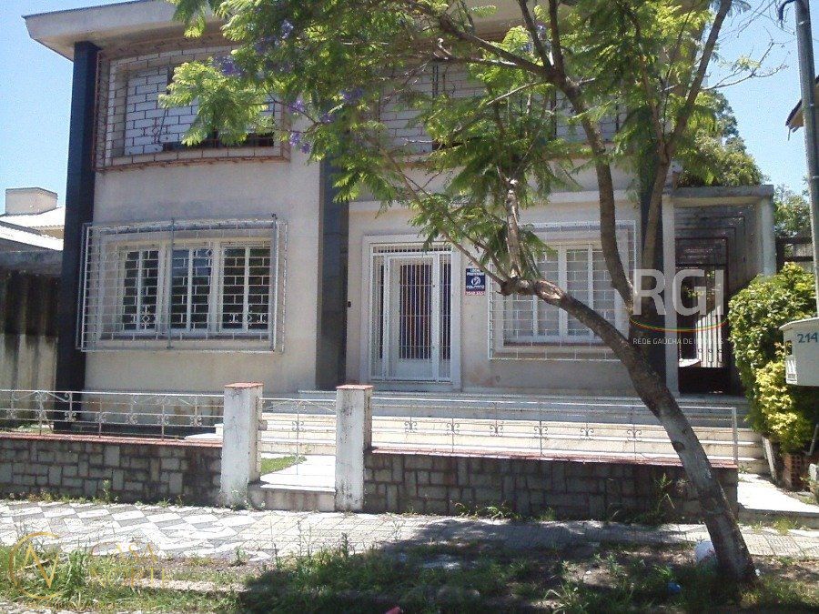 Casa à venda com 6 quartos, 510m², 1 suíte, 3 vagas, Rua Zamenhoff no bairro São João em Porto Alegre