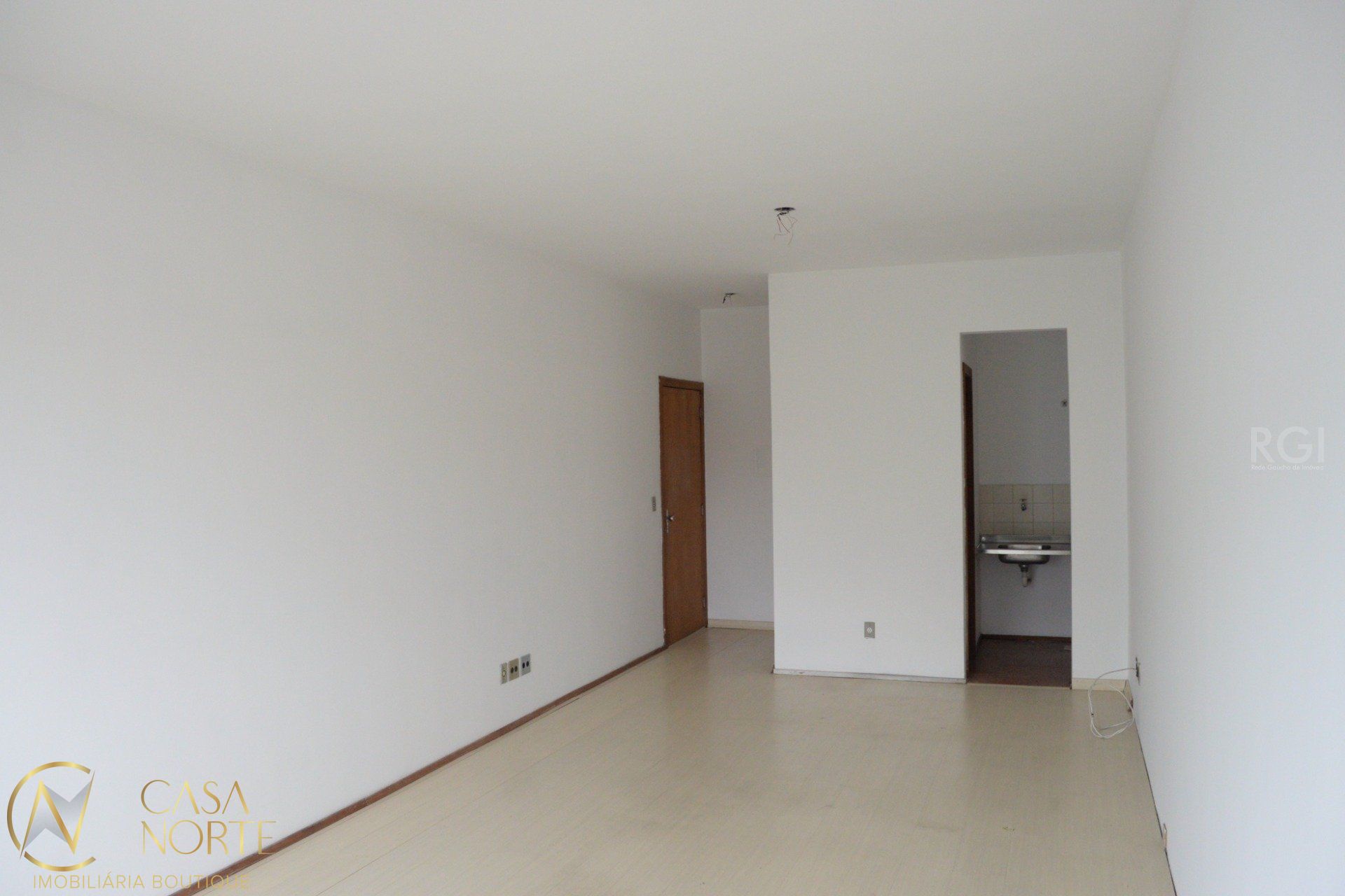 Sala Comercial à venda , 36m², Avenida Andarai no bairro Passo da Areia em Porto Alegre