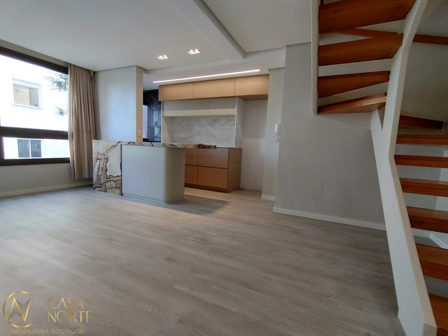 Duplex à venda com 2 quartos, 101m², 1 suíte, 1 vaga, Rua Dona Laura no bairro Rio Branco em Porto Alegre