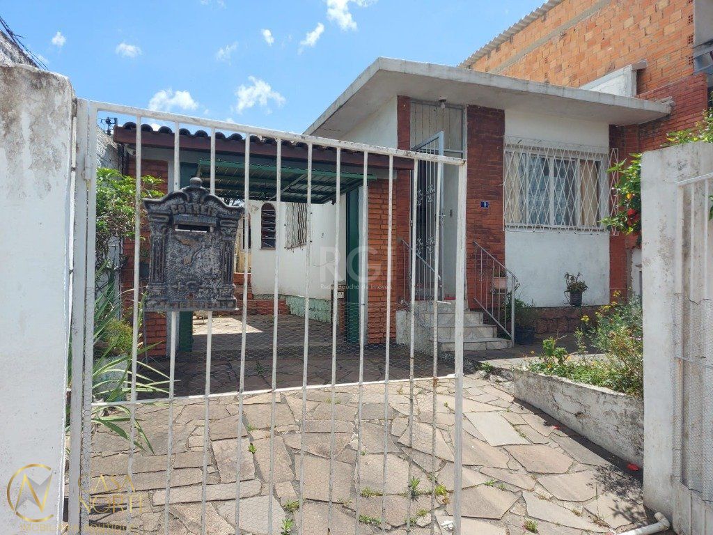 Casa à venda com 2 quartos, 66m², 2 vagas, Travessa Ieda no bairro Santa Tereza em Porto Alegre