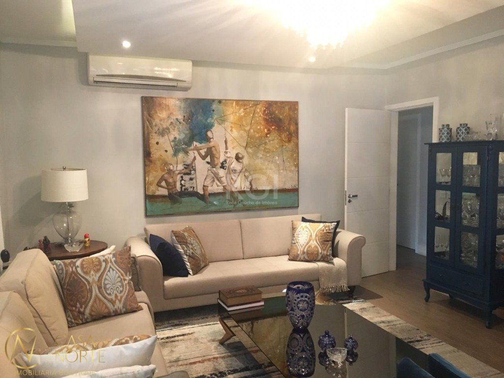 Casa à venda com 3 quartos, 230m², 3 suítes, 3 vagas, Avenida Teixeira Mendes no bairro Chácara das Pedras em Porto Alegre