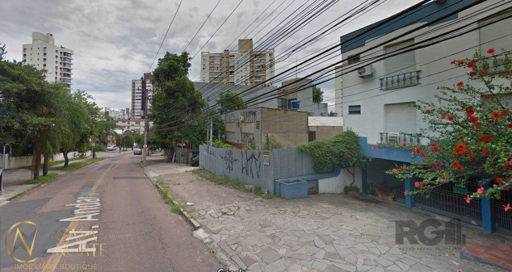 Terreno à venda  com 452m², Avenida Andaraí no bairro Passo da Areia em Porto Alegre