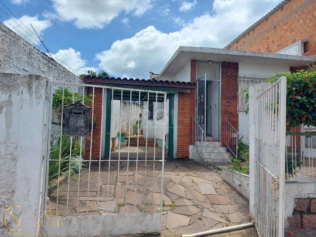 Casa à venda com 2 quartos, 66m², 2 vagas, Travessa Ieda no bairro Santa Tereza em Porto Alegre