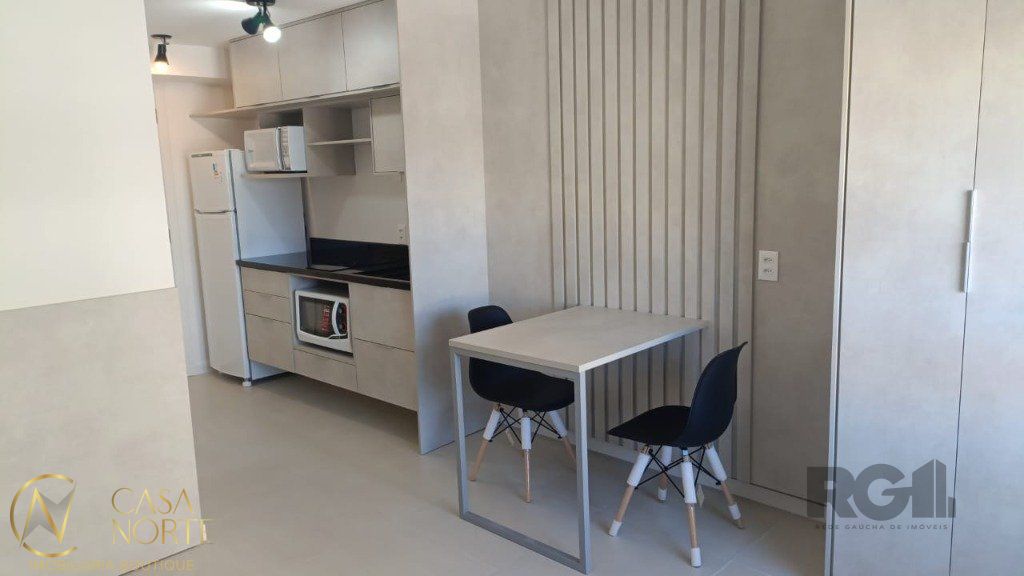 Apartamento à venda com 1 quarto, 26m², 1 vaga, Avenida dos Cubanos no bairro Partenon em Porto Alegre