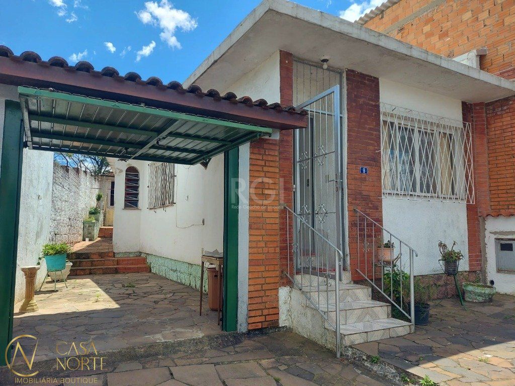 Casa à venda com 2 quartos, 66m², 2 vagas, Travessa Ieda no bairro Santa Tereza em Porto Alegre
