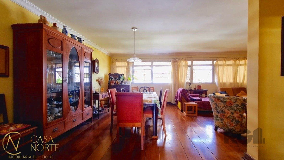 Apartamento à venda com 3 quartos, 138m², 1 suíte, 2 vagas, Rua Professor Cristiano Fischer no bairro Petrópolis em Porto Alegre