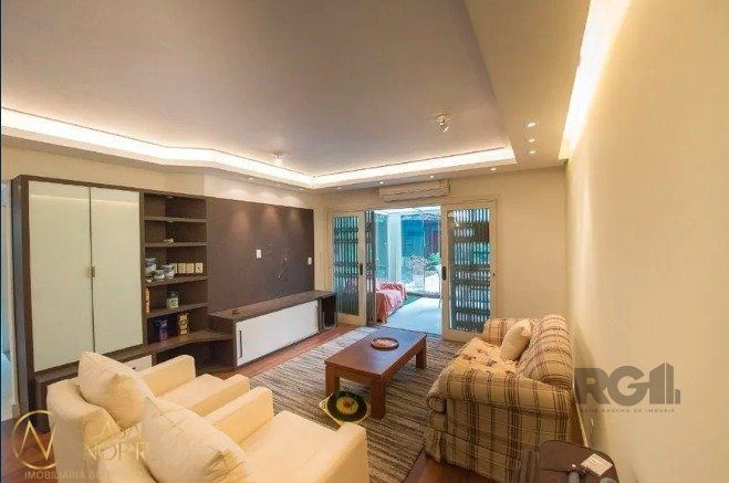 Casa à venda com 4 quartos, 278m², 1 suíte, 4 vagas, Rua Coronel Paulino Teixeira no bairro Rio Branco em Porto Alegre