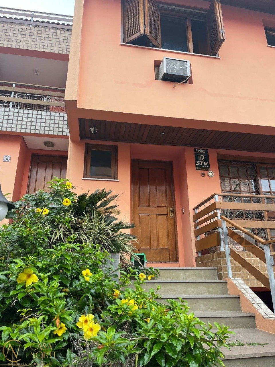 Casa de Condomínio à venda com 3 quartos, 286m², 1 suíte, 4 vagas, Rua Dona Ondina no bairro Menino Deus em Porto Alegre