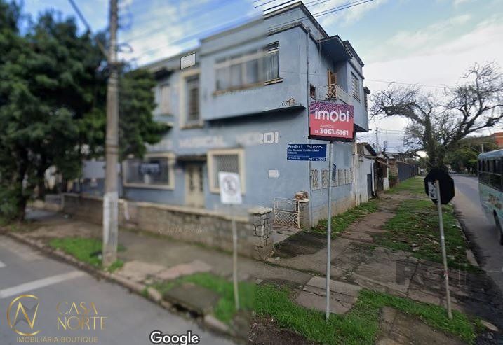 Casa à venda , 290m², 2 vagas, Avenida General Emílio Lúcio Esteves no bairro Santa Maria Goretti em Porto Alegre
