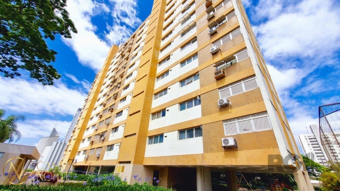 Apartamento à venda com 3 quartos, 138m², 1 suíte, 2 vagas, Rua Professor Cristiano Fischer no bairro Petrópolis em Porto Alegre