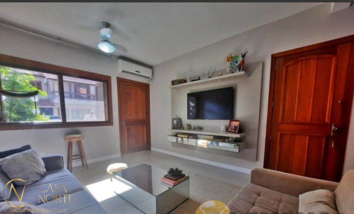Casa de Condomínio à venda com 3 quartos, 196m², 1 suíte, 2 vagas, Avenida Orleaes no bairro Guarujá em Porto Alegre