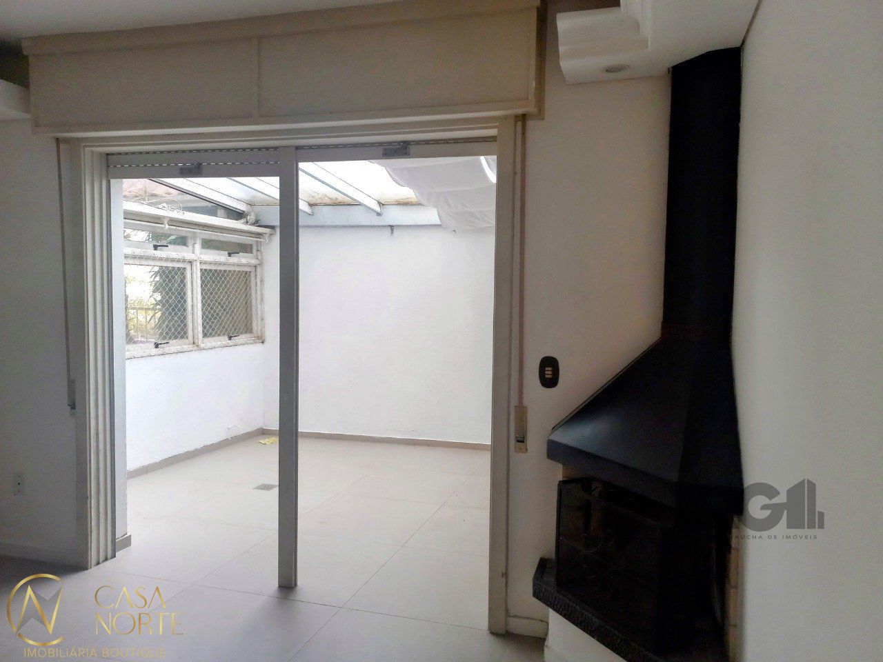 Casa de Condomínio à venda com 2 quartos, 96m², 1 vaga, Rua Doutor Barcelos no bairro Tristeza em Porto Alegre
