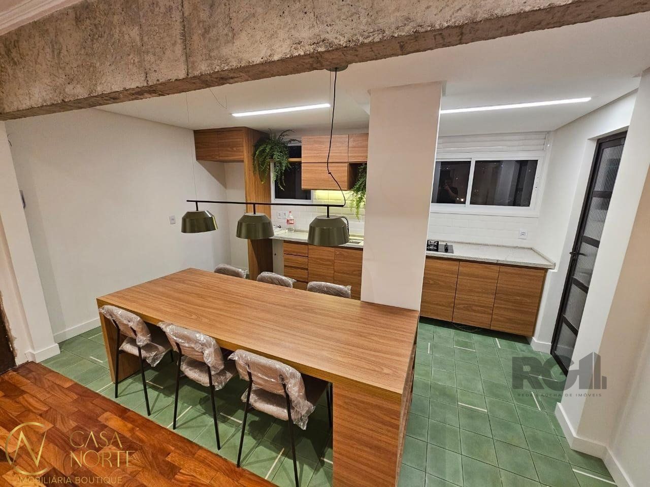 Apartamento à venda com 3 quartos, 92m², 1 suíte, 1 vaga, Rua São Manoel no bairro Partenon em Porto Alegre