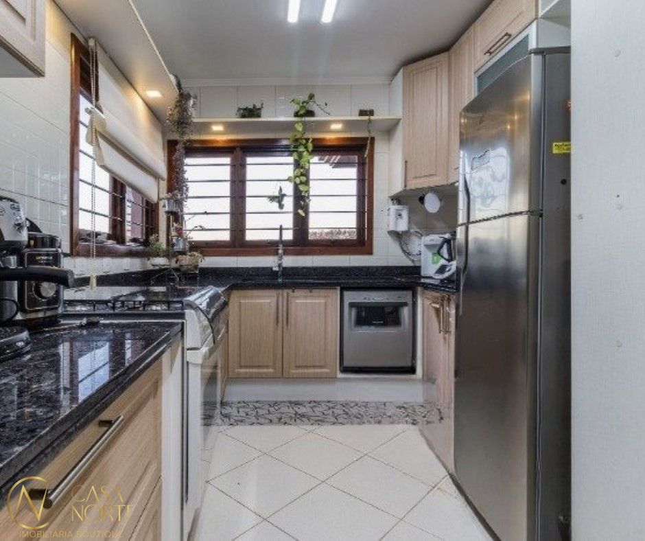 Casa à venda com 3 quartos, 350m², 1 suíte, 4 vagas, Rua Sady Barros Hofmeister no bairro Teresópolis em Porto Alegre
