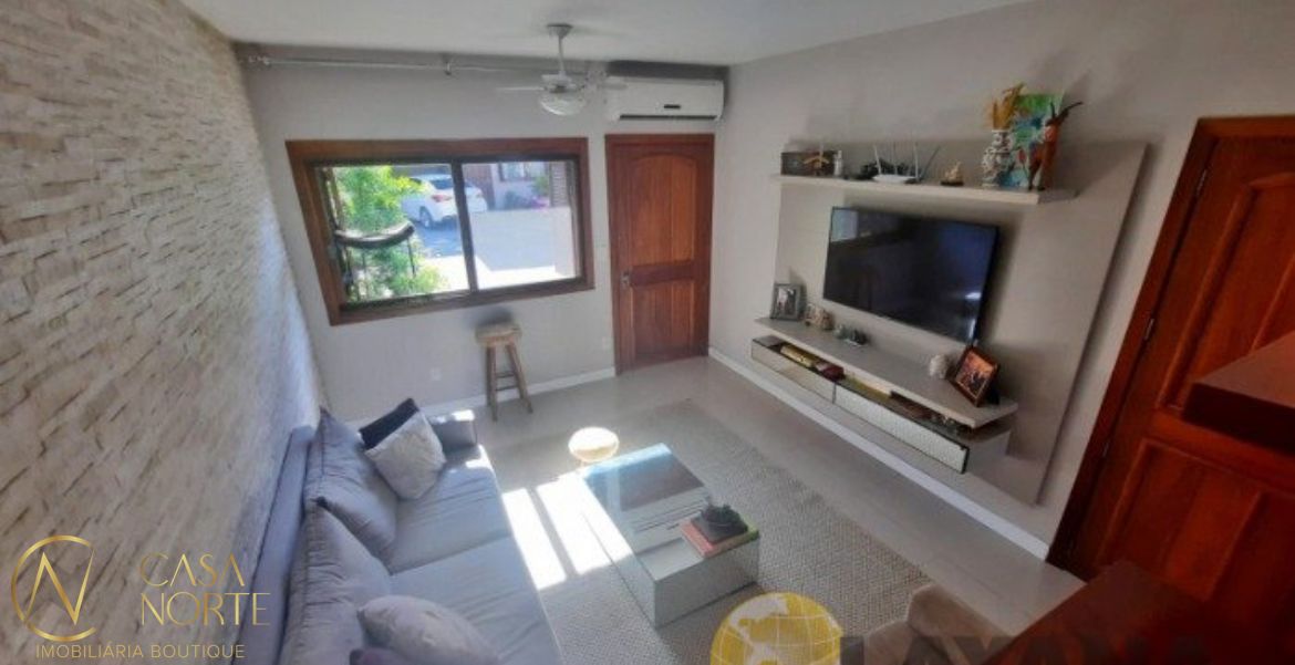 Casa de Condomínio à venda com 3 quartos, 196m², 1 suíte, 2 vagas, Avenida Orleaes no bairro Guarujá em Porto Alegre