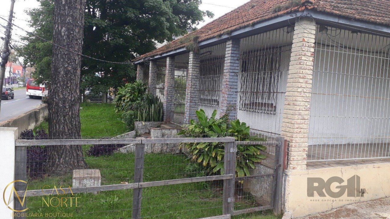 Casa à venda com 5 quartos, 1000m², 2 suítes, 5 vagas, Avenida da Cavalhada no bairro Cavalhada em Porto Alegre