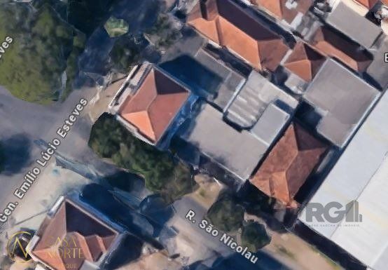 Casa à venda , 290m², 2 vagas, Avenida General Emílio Lúcio Esteves no bairro Santa Maria Goretti em Porto Alegre