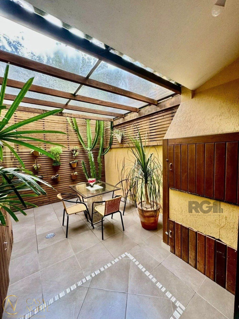 Casa de Condomínio à venda com 3 quartos, 157m², 1 suíte, 2 vagas, Rua General Rondon no bairro Tristeza em Porto Alegre