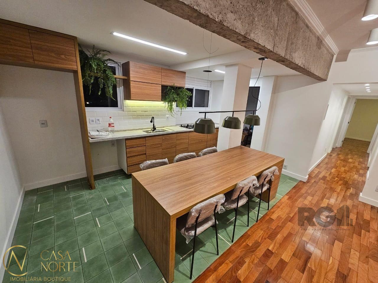 Apartamento à venda com 3 quartos, 92m², 1 suíte, 1 vaga, Rua São Manoel no bairro Partenon em Porto Alegre