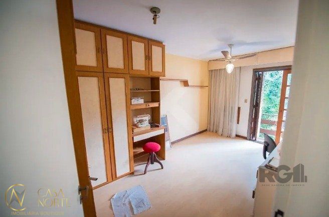 Casa à venda com 4 quartos, 278m², 1 suíte, 4 vagas, Rua Coronel Paulino Teixeira no bairro Rio Branco em Porto Alegre