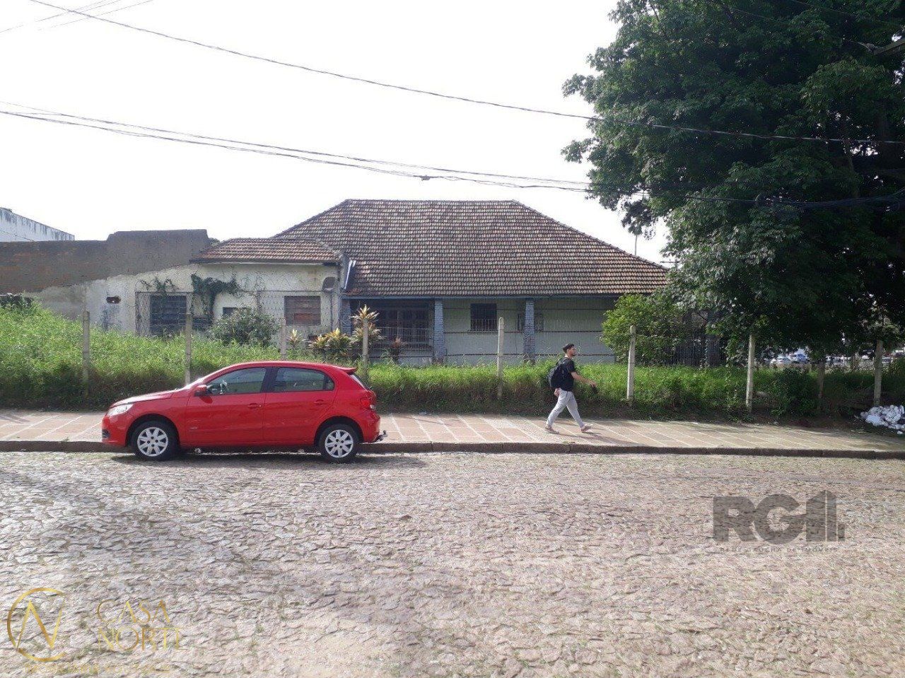 Casa à venda com 5 quartos, 1000m², 2 suítes, 5 vagas, Avenida da Cavalhada no bairro Cavalhada em Porto Alegre