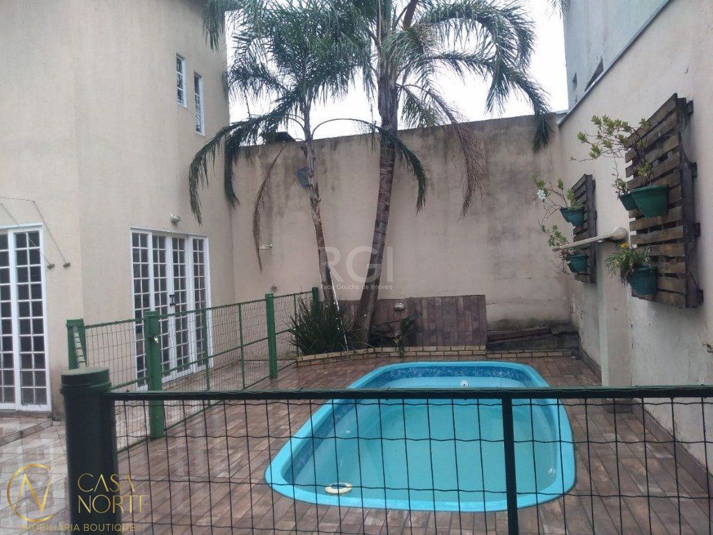 Casa à venda com 3 quartos, 200m², 2 suítes, 4 vagas, Rua Conselheiro Brusque no bairro Jardim Itu em Porto Alegre