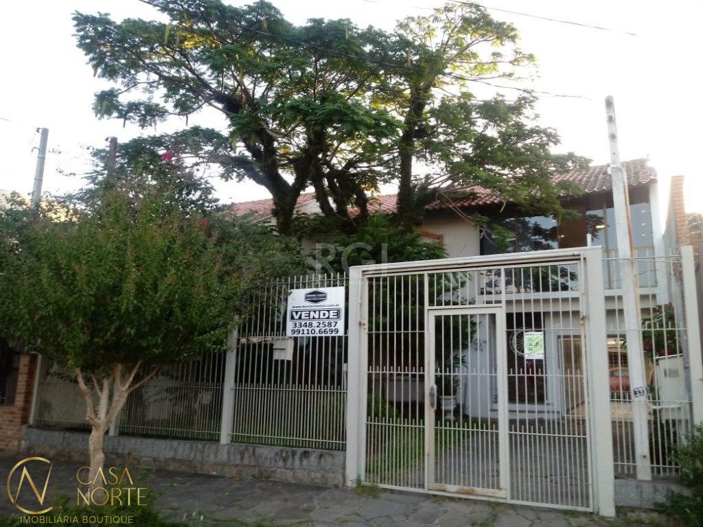 Casa à venda com 3 quartos, 300m², 1 suíte, 5 vagas, Rua Bartolomeu Dias no bairro Jardim Itu em Porto Alegre