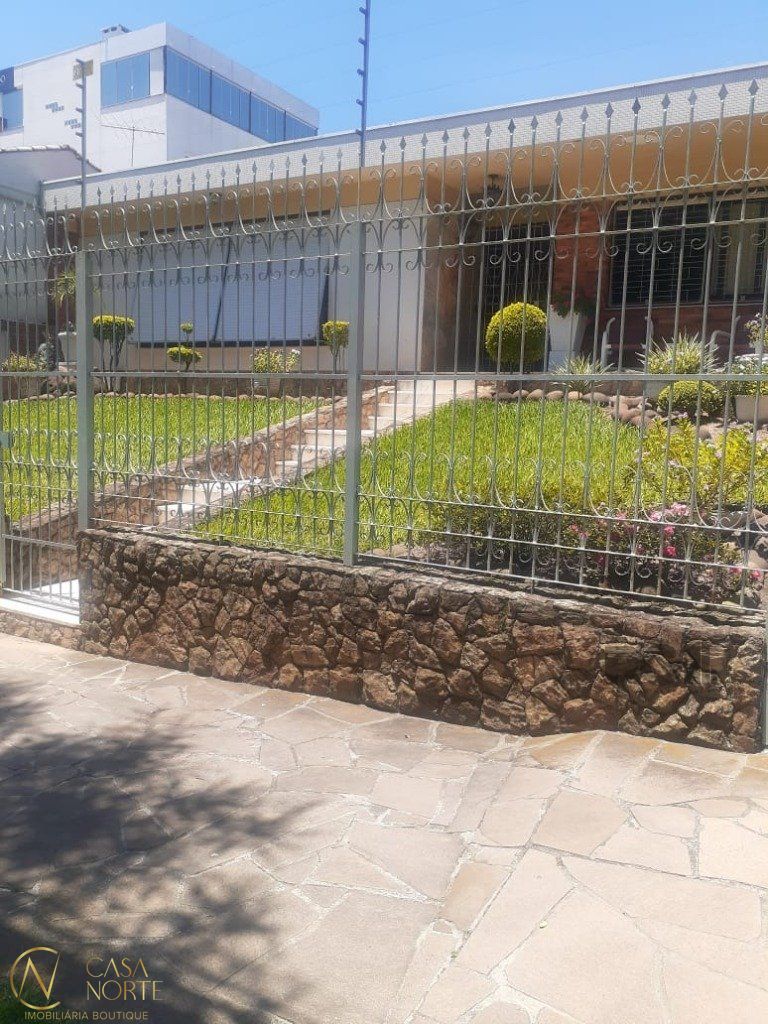 Casa à venda com 3 quartos, 400m², 1 suíte, 2 vagas, Travessa Comandante Gustavo Cramer no bairro Jardim Lindóia em Porto Alegre