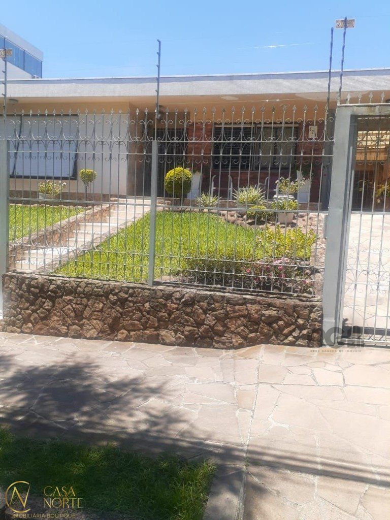 Casa à venda com 3 quartos, 400m², 1 suíte, 2 vagas, Travessa Comandante Gustavo Cramer no bairro Jardim Lindóia em Porto Alegre