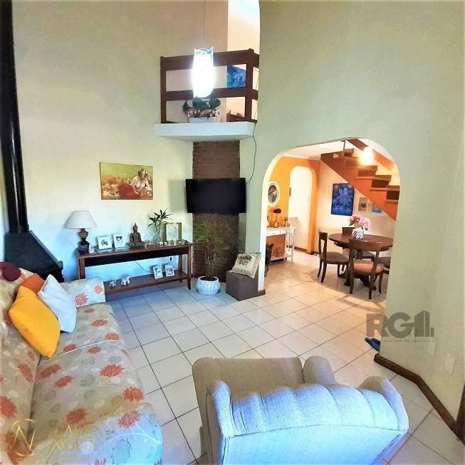 Casa à venda com 3 quartos, 115m², 2 vagas, Rua Constantino Fernando Onorato Bottin no bairro Hípica em Porto Alegre
